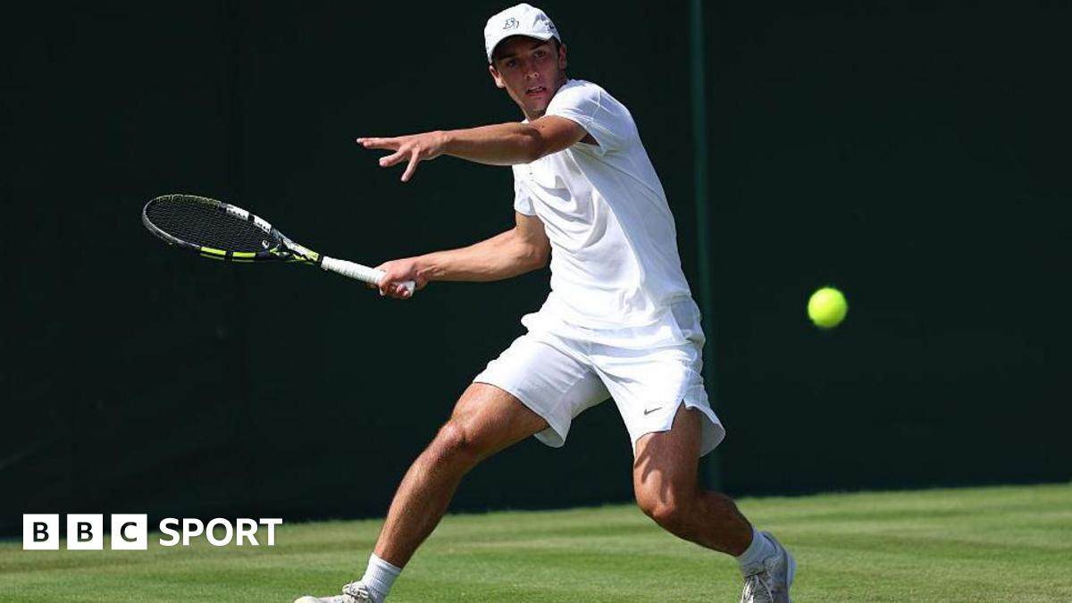 British qualifier Tarvet into Wimbledon second round