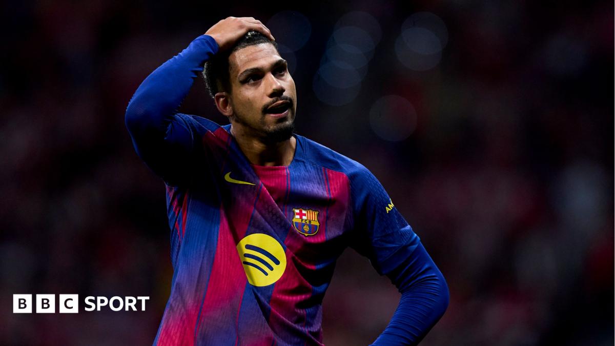 Araujo joins Liverpool on loan with option to buy