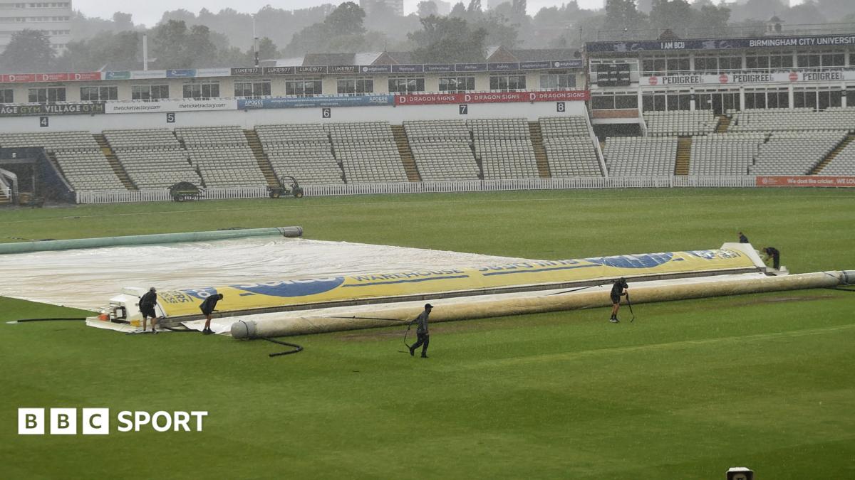 Essex all but safe after draw at Warwickshire