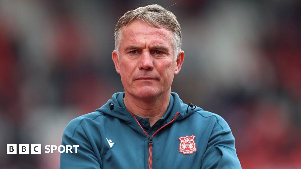 Wrexham Manager Parkinson Plans Changes Seeking First Home Win Against Oxford United