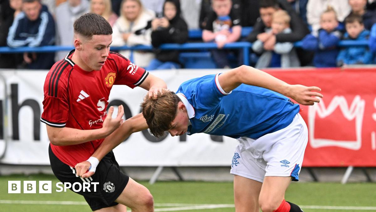 Man Utd's Rooney and Carrick in U16s final - live on BBC Sport
