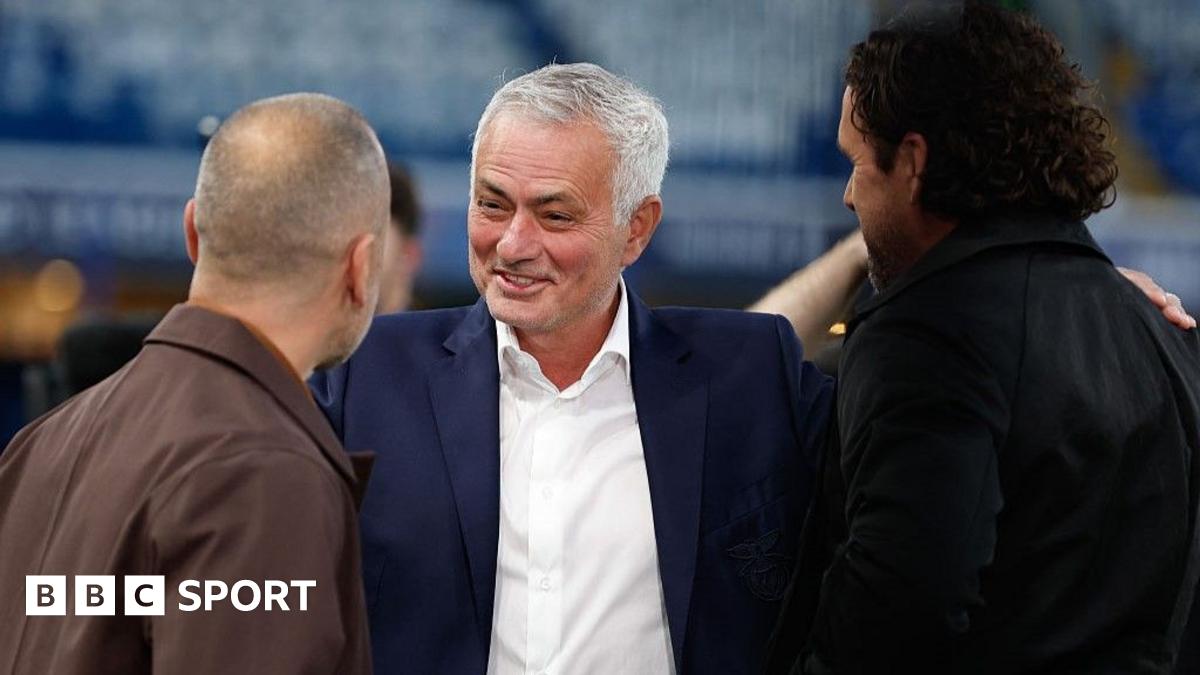 Mourinho defeated but still loved on Chelsea return