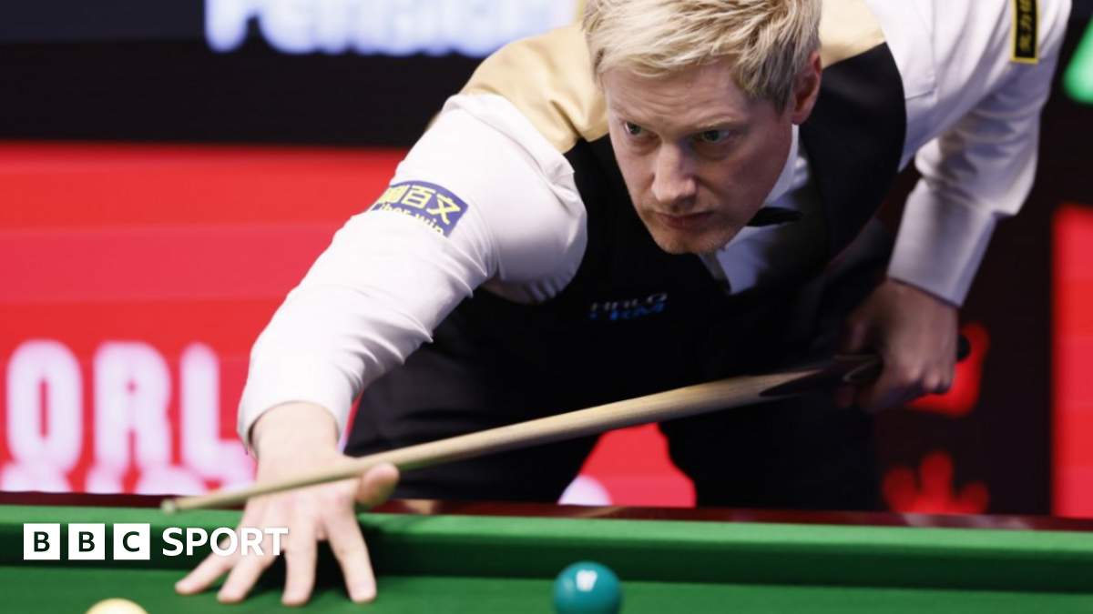Robertson wins as Crucible seeds record equalled
