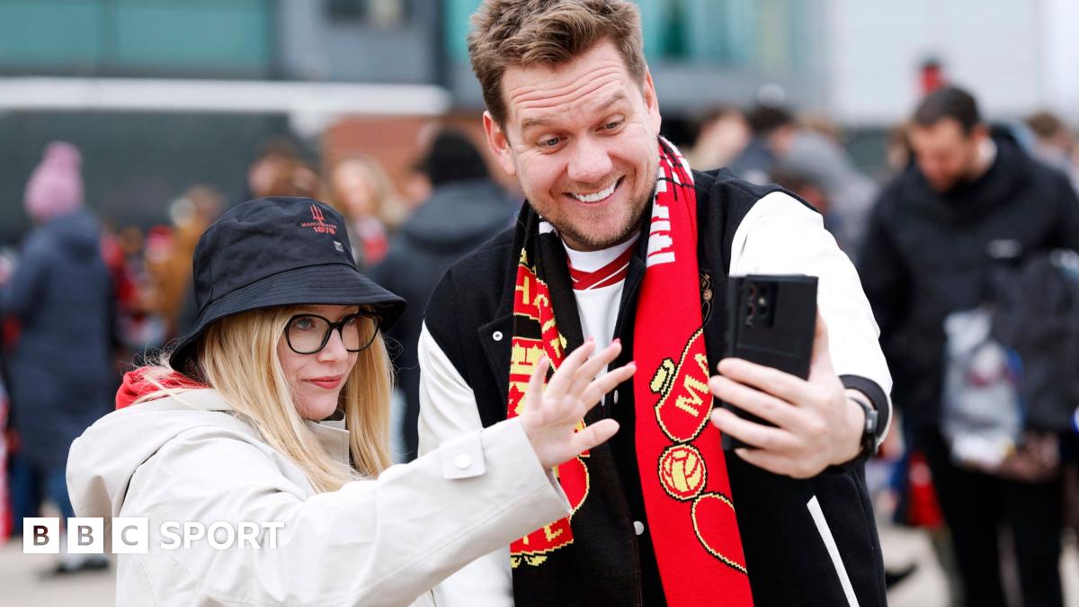 Premier League LIVE: Brighton v Nottingham Forest, Man Utd v Crystal Palace and Fulham v Tottenham - BBC