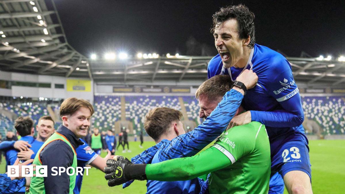 Irish Cup: Holders Dungannon Swifts beat Cliftonville on penalties to advance to final