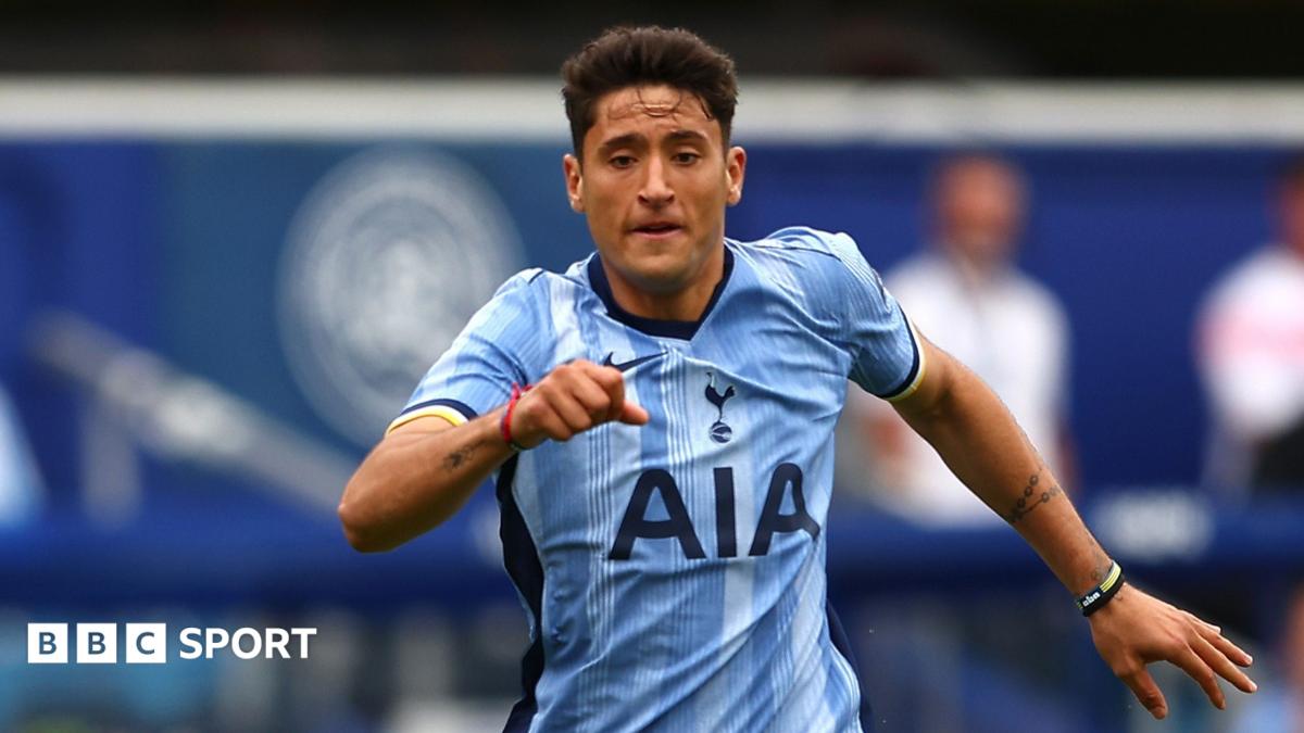 Tottenham transfer news: Bahia sign striker Alejo Veliz - BBC