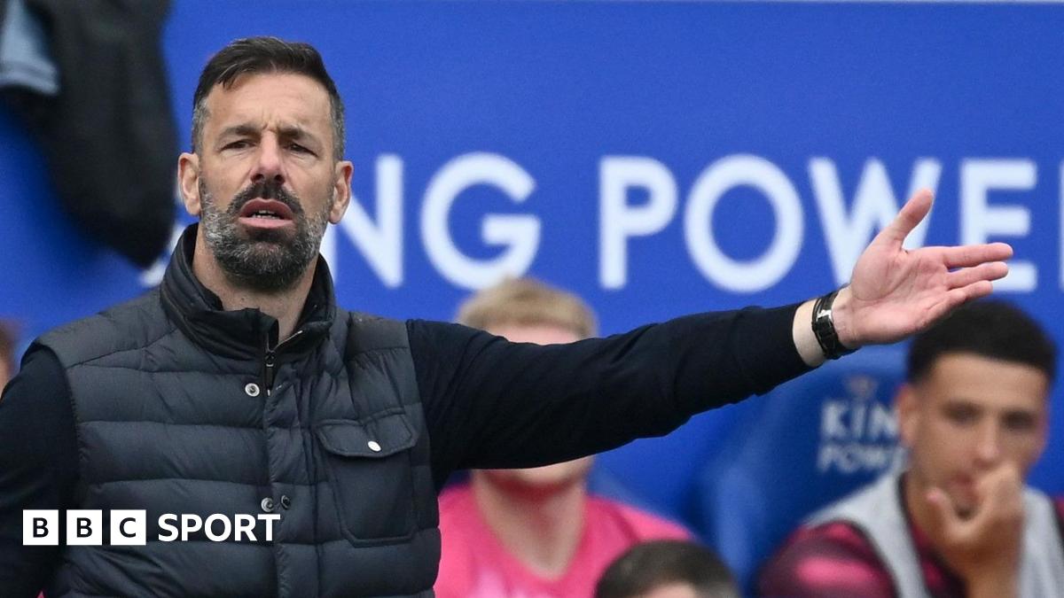 Van Nistelrooy still waiting on Leicester future