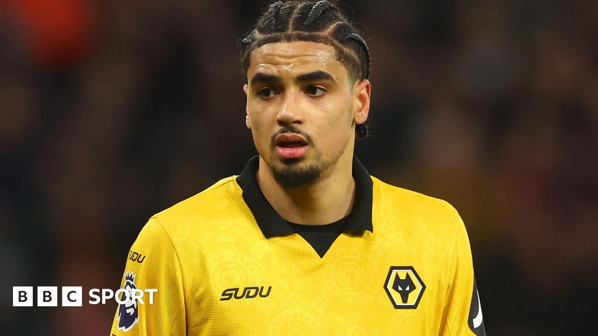 Ki-Jana Hoever: Sheffield United sign Wolves full-back on loan