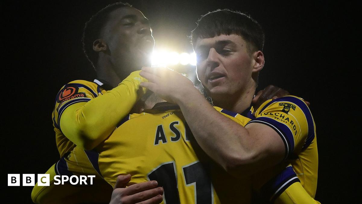 Torquay United Defeats Horsham in FA Trophy