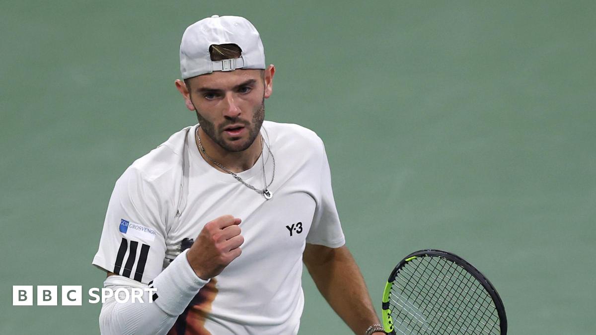 Fearnley overcomes nerves - and heckler - at US Open