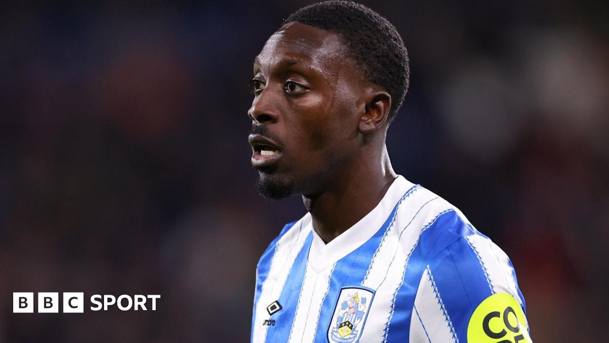 Freddie Ladapo: Chesterfield sign striker and defender Malik Owolabi-Belewu