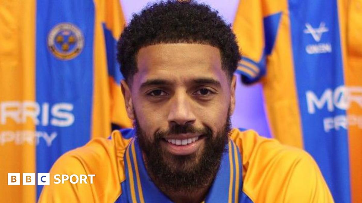 Shrewsbury Town: Vadaine Oliver signs on loan from Bradford City