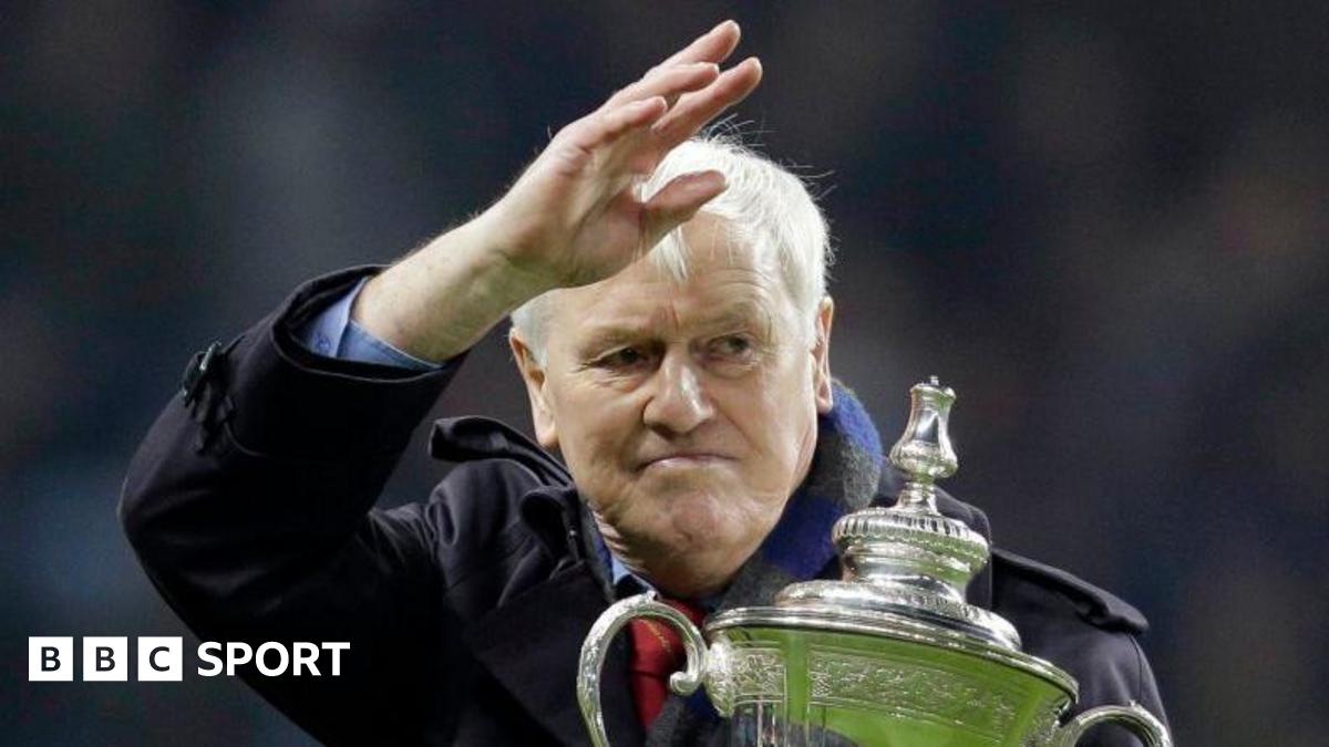 NI & Aston Villa legend McParland dies aged 91