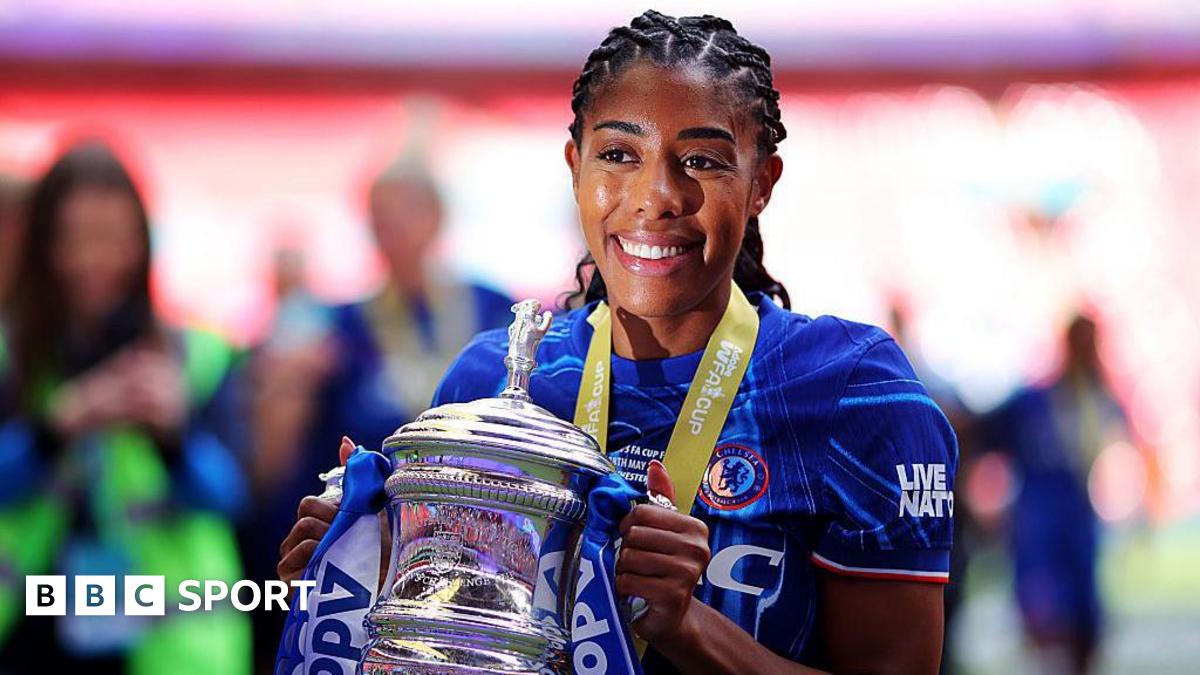 Chelsea defender Lawrence joins Lyon