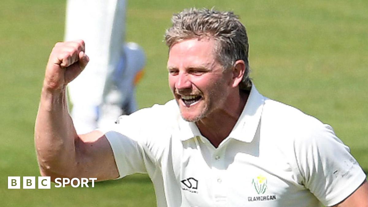Timm van der Gugten: Bowler 100 pertandingan berencana bertahan di Glamorgan untuk perjalanan panjang