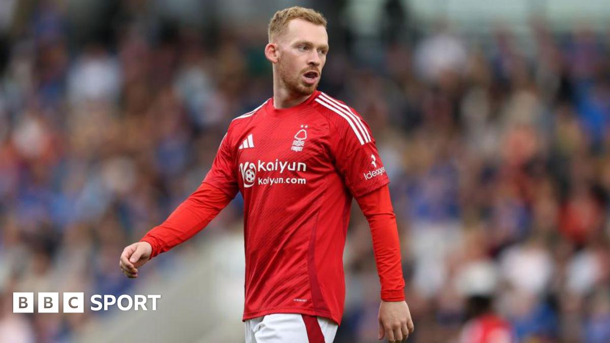 Swansea City signs Lewis O'Brien on loan from Nottingham Forest