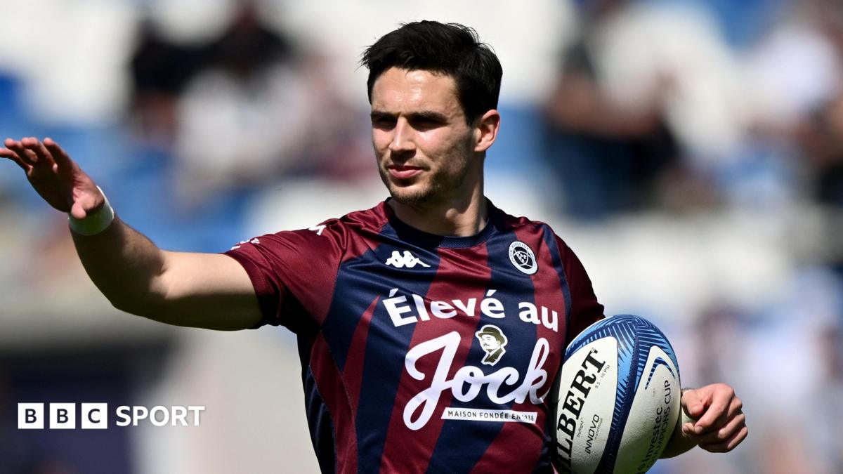 Leinster confirm Ireland fly-half Carbery's return