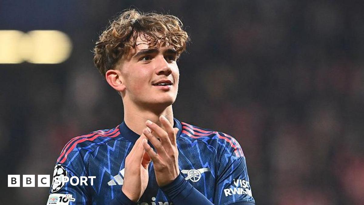 Teenager Dowman signs scholarship terms with Arsenal