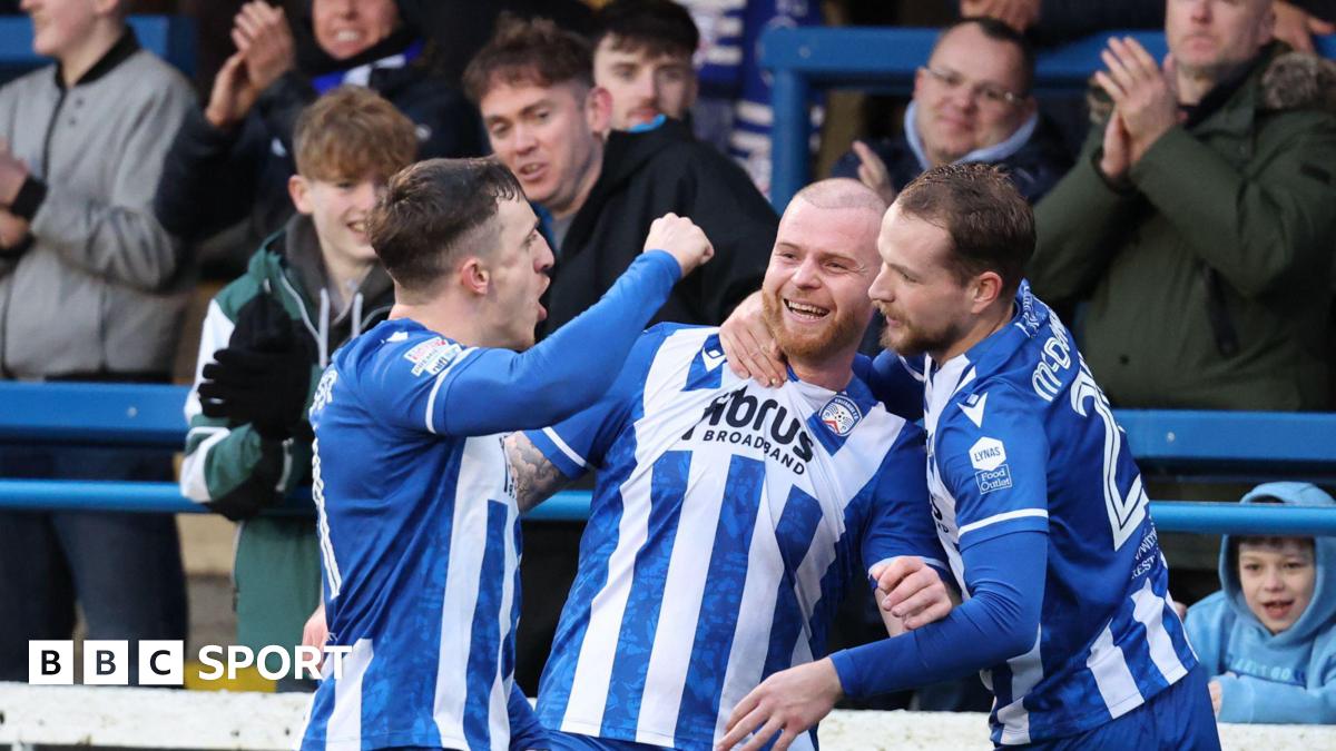 Coleraine & Glens win as Carrick thump Cliftonville