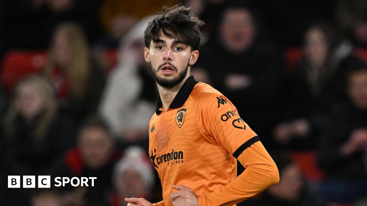 Reading Signs Manchester City Defender Finley Burns on Season-Long Loan