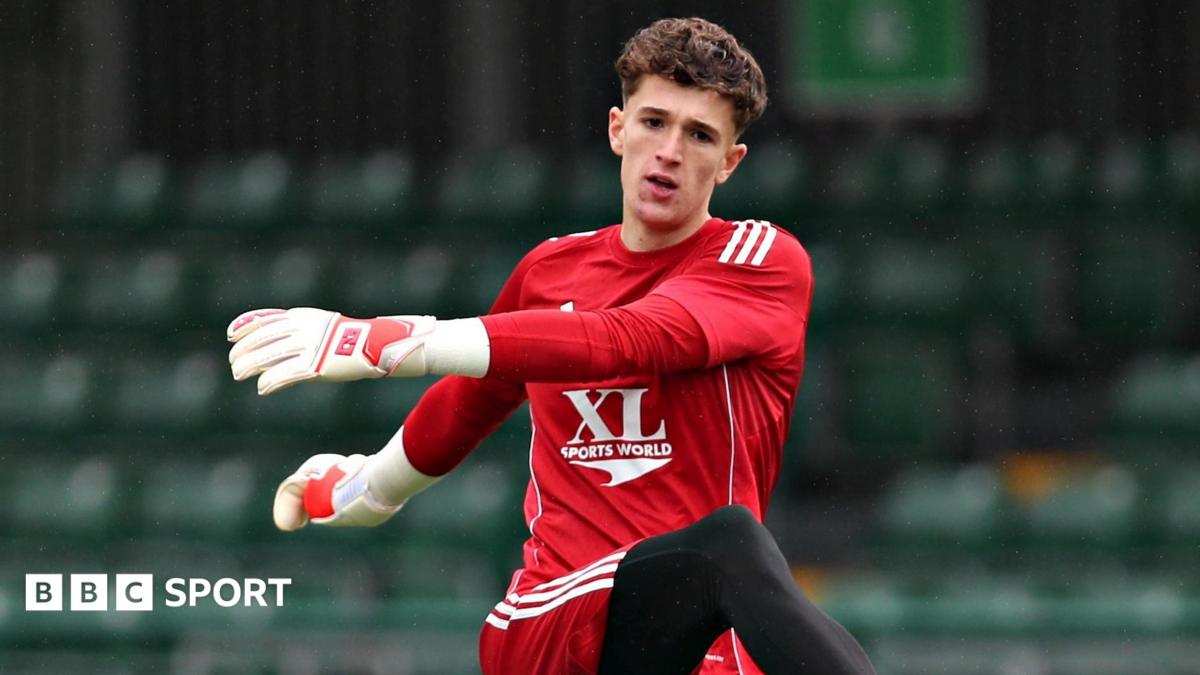 Kit Margetson: Manchester United sign Wales U21 goalkeeper after Swansea City exit
