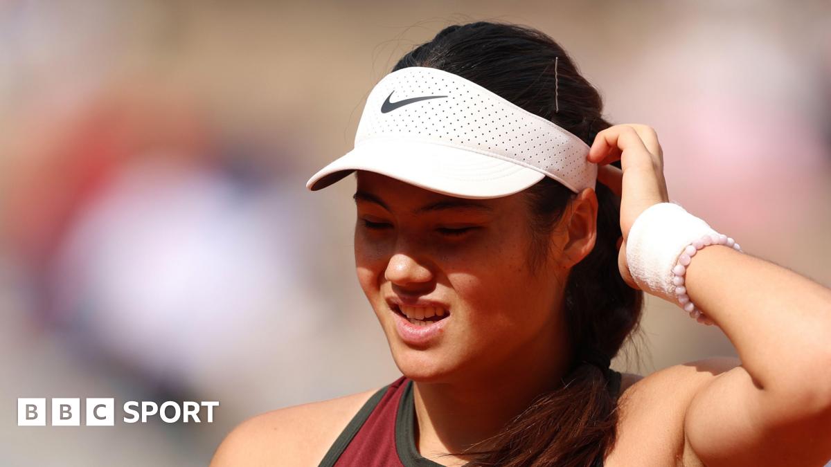 Raducanu outclassed by Swiatek at French Open
