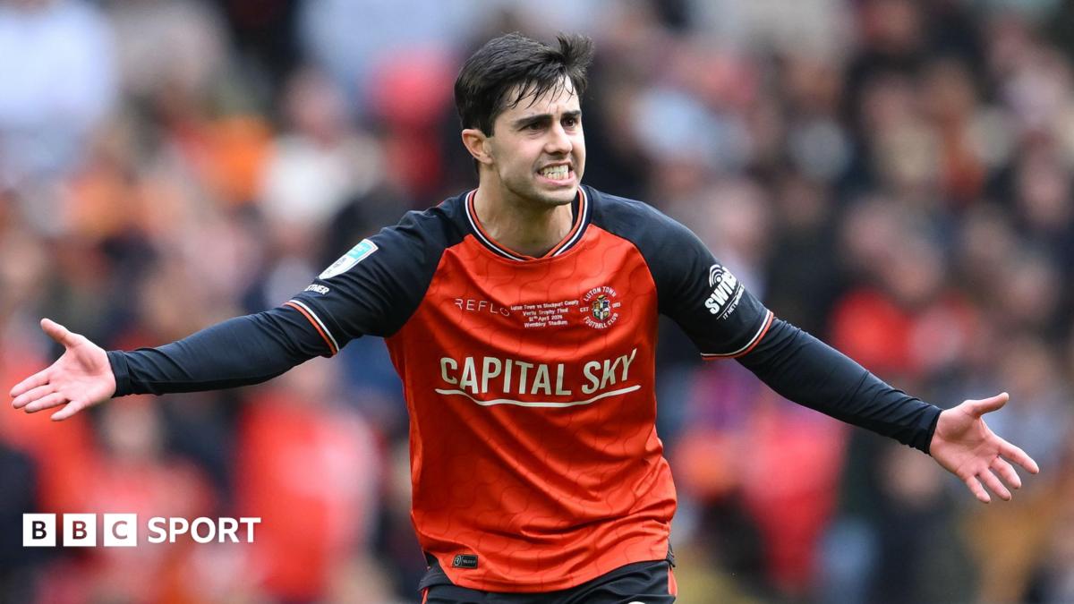 Liam Walsh: Luton Town midfielder signs new contract - BBC Sport