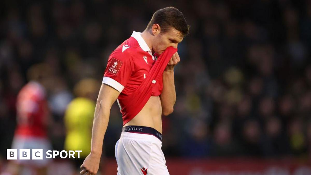 Mullin told not to give up on Wrexham dream