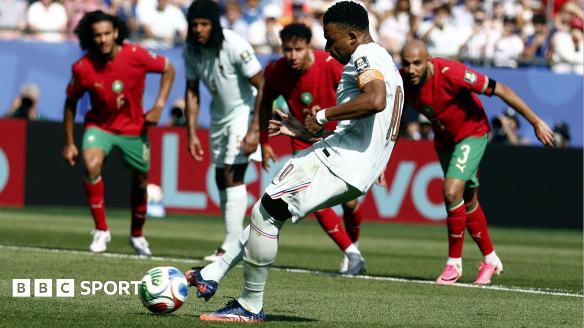 BBC Sport Mbappe penalty saved with France and Morocco goalless