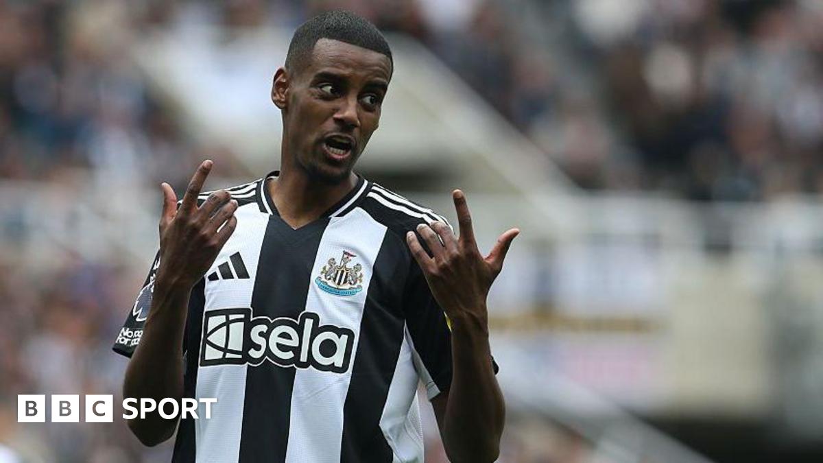 Isak transfer situation 'far from ideal' - Howe