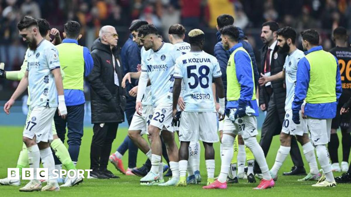 Adana Demirspor v Galatasaray: team quits Turkish Super Lig game in penalty protest