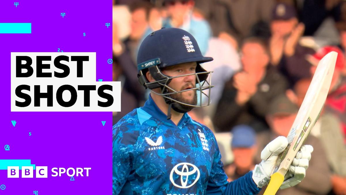 Duckett hits half-century as England charge towards target