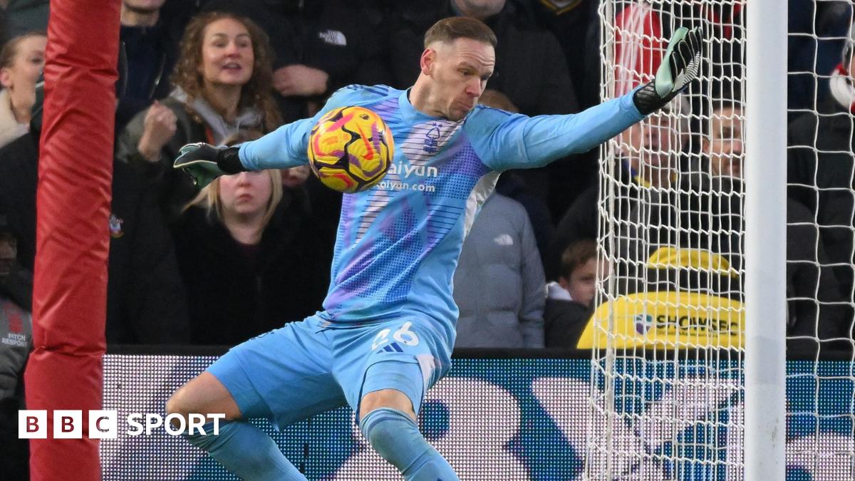Goalkeeper Sels signs new Nottingham Forest deal