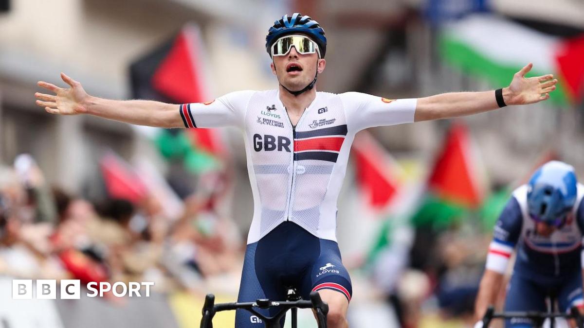 Graham wins fourth successive road race world title