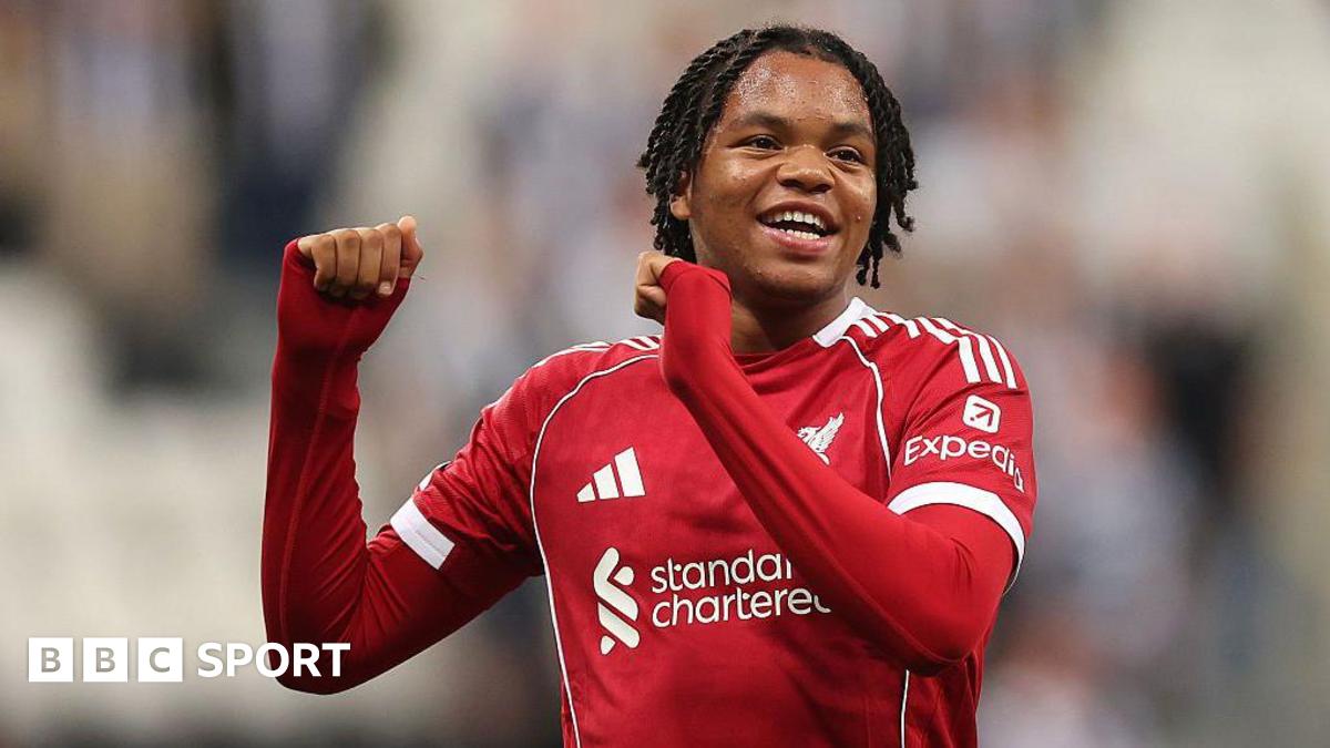 Liverpool teenager Ngumoha signs professional deal