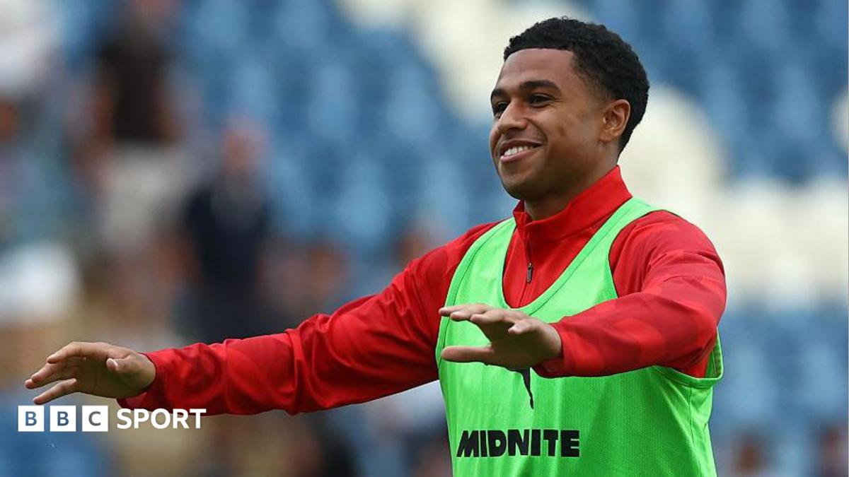 Fulham agree £30m fee for Southampton's Charles