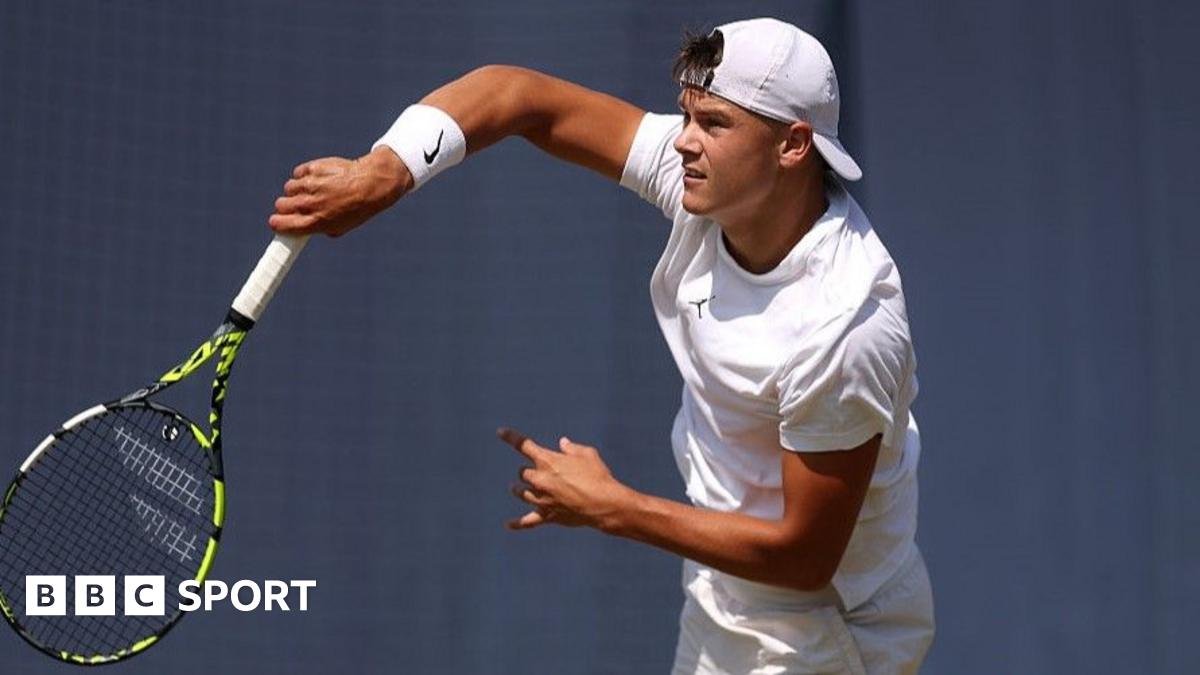 Dan Evans Upsets Frances Tiafoe at Queens Club Tournament 7-5 6-2
