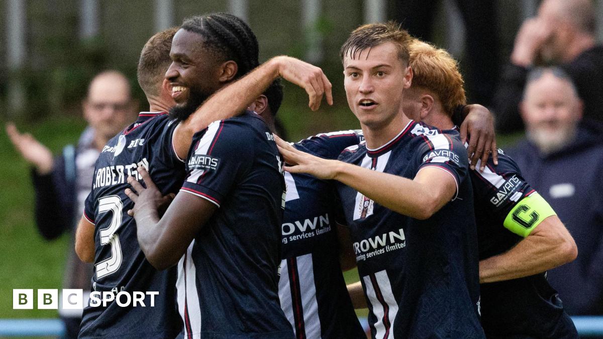 Dundee win & Motherwell through - Premier Sports Cup round-up