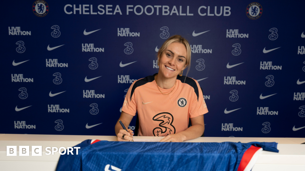 Chelsea sign Australia defender Carpenter