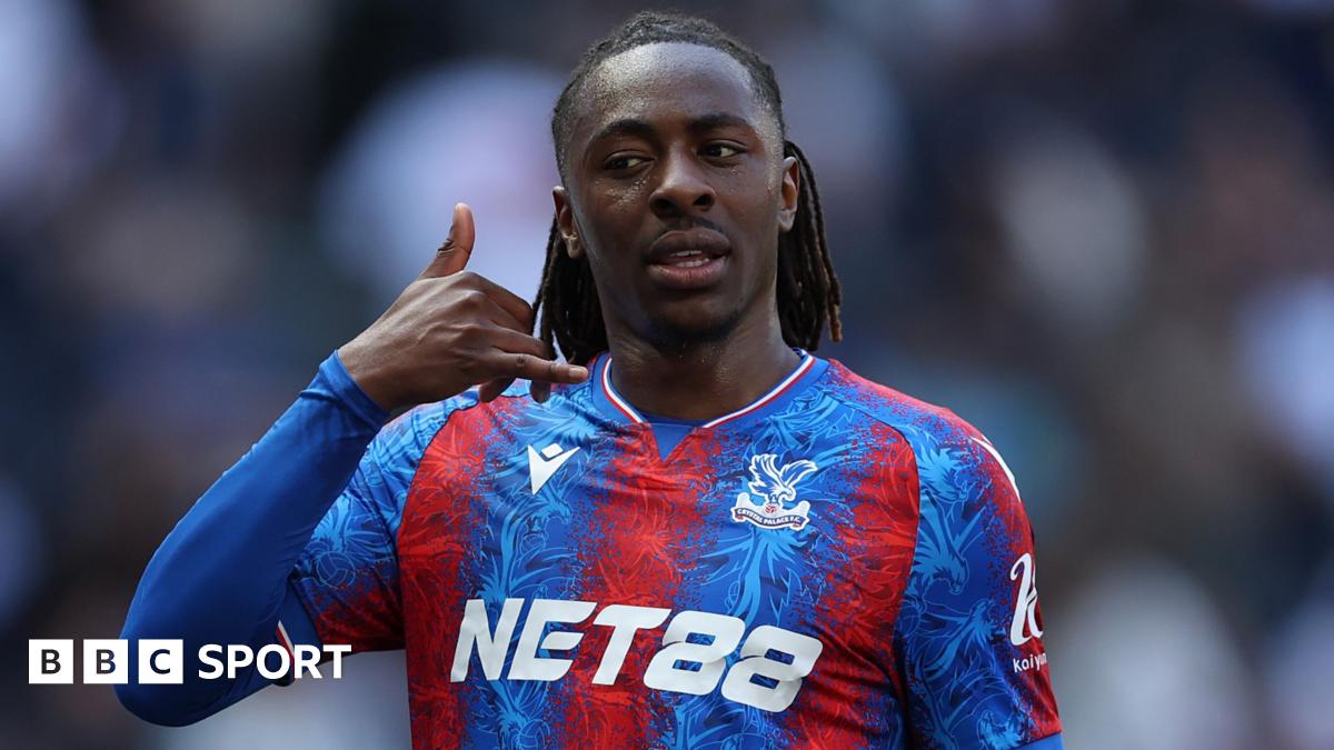 Transfer news: Arsenal to beat Spurs in pursuit of Eze from Palace - BBC