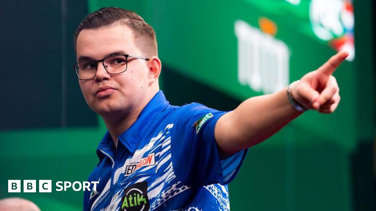 Van Veen stuns Humphries to win first PDC title