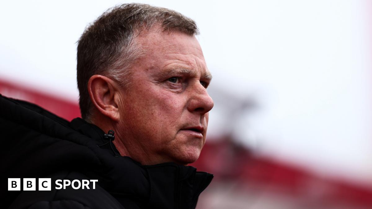 Stoke boss Robins signs new contract