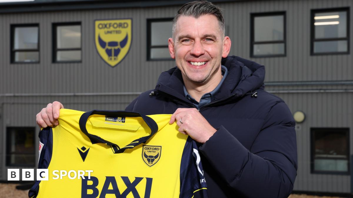 Oxford United appoint Bloomfield as new head coach