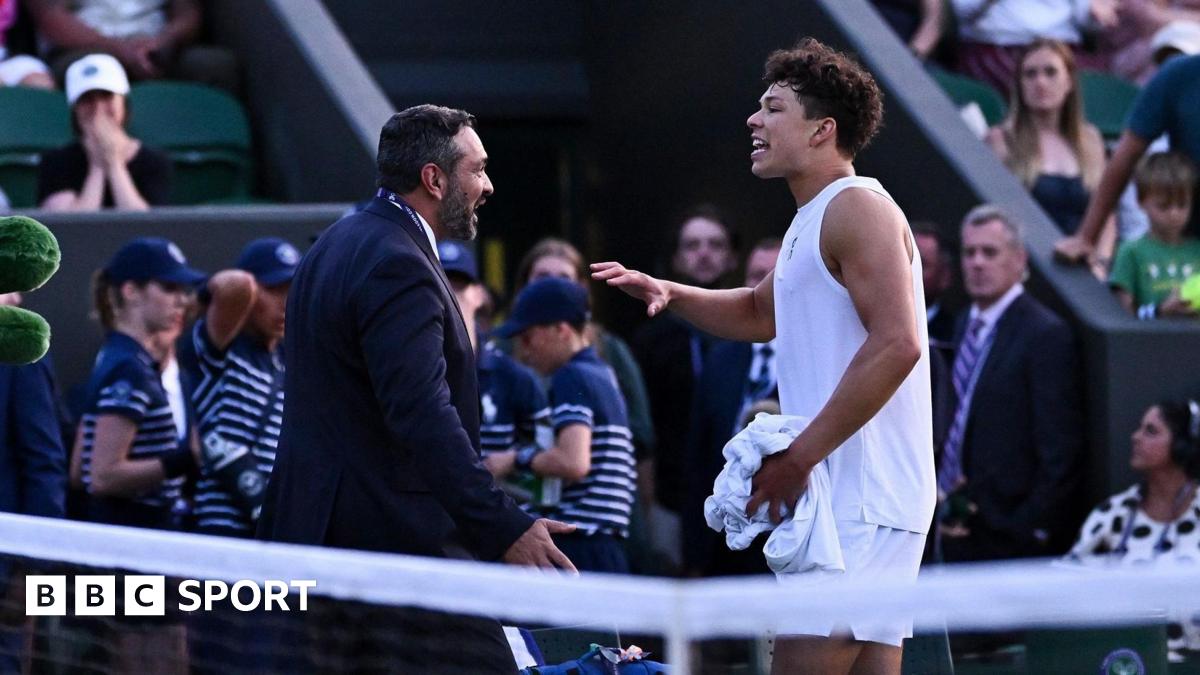 Shelton frustrated as play suspended when serving for match