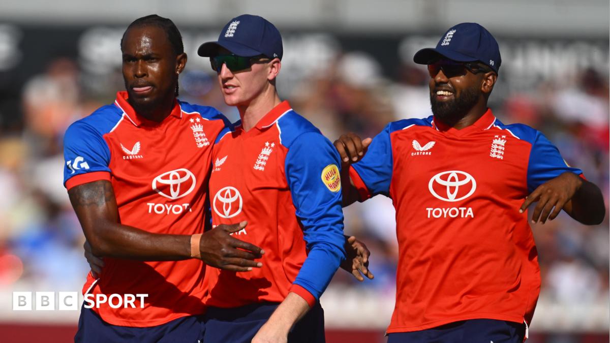 BBC Sport Rashid strikes in his first over to leave India 48-3 in must-win fourth T20