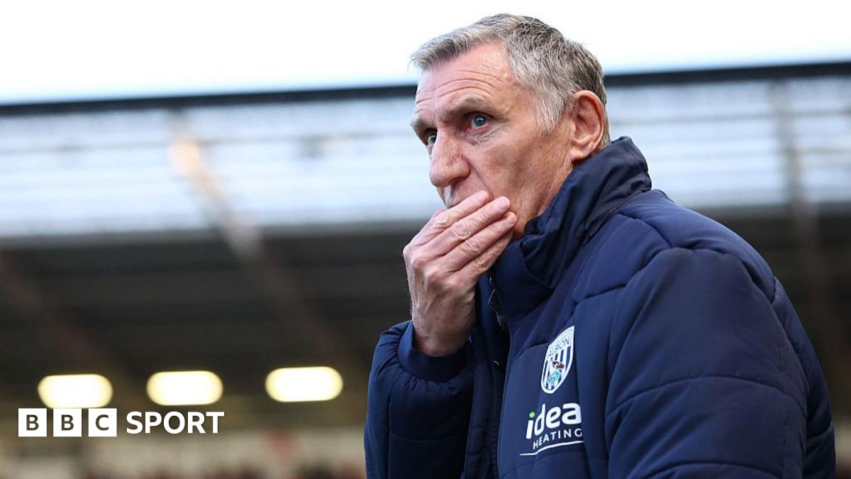 'Mowbray's arm around the shoulder was wrong fit'