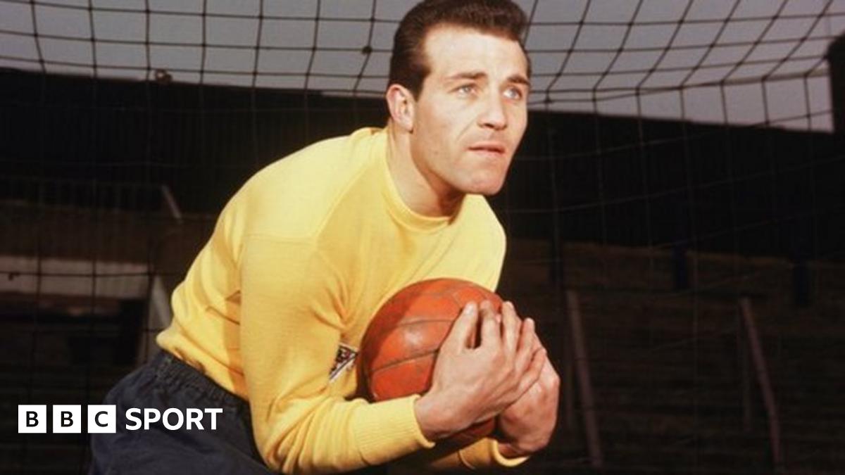 Ron Springett: England 1966 World Cup squad member dies