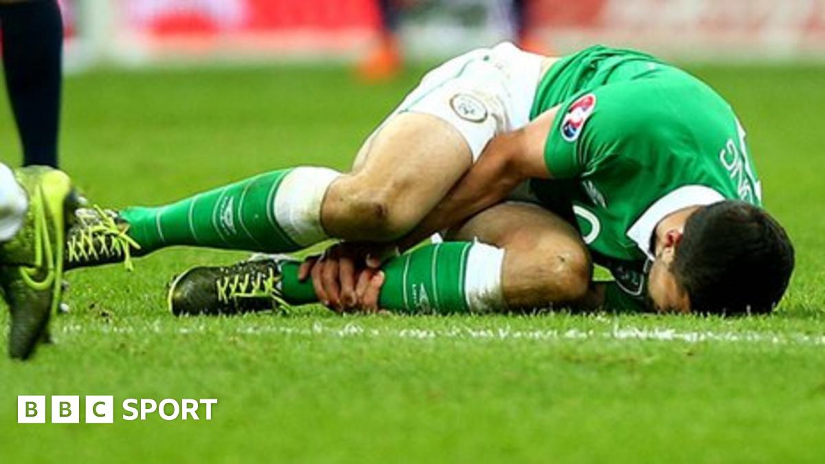 Shane Long doubtful for Republic of Ireland Euro 2016 play-off - BBC Sport