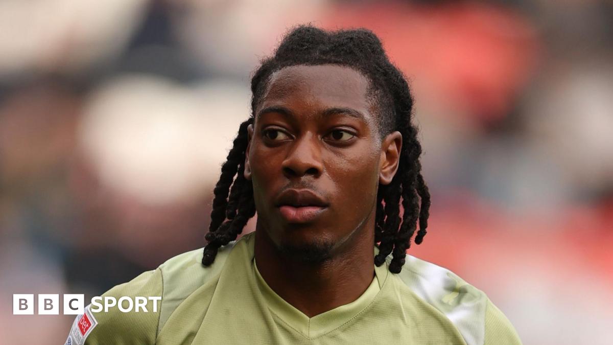 Wednesday loan in Palace defender Adaramola