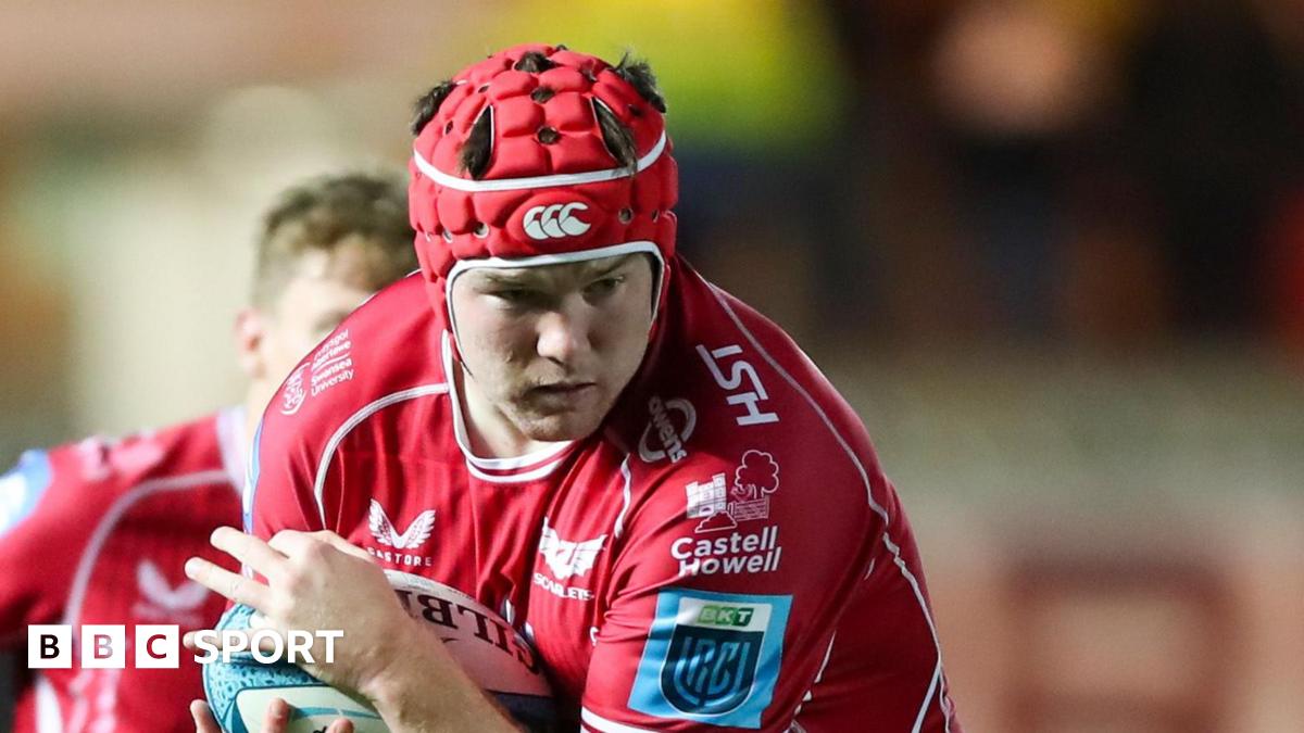 Lock Price signs Scarlets extension